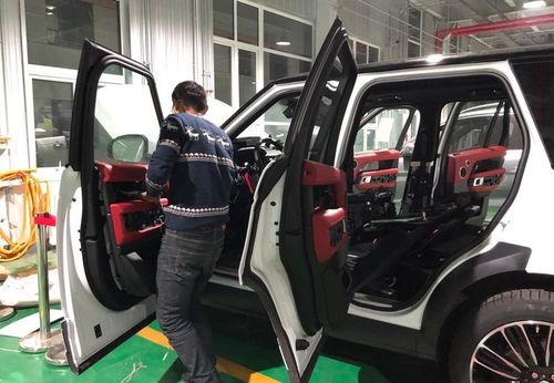 122萬買到美規攬勝,又花8萬改紅色內飾,拆車時車主坦言不忍心看