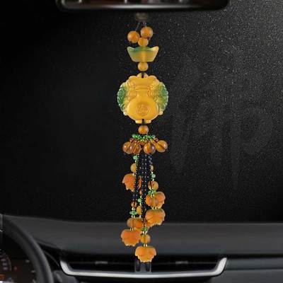 建議開車族 不論新車舊車，車內(nèi)添置這些實用車飾，助你一路順風又順心